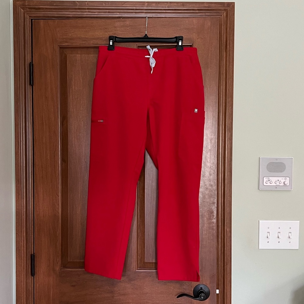 Figs Yola scrub pants size MP in red